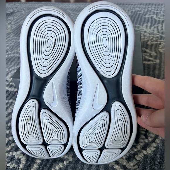 Nike size 7 Lunar Epic Sneakers - Picture 6 of 6
